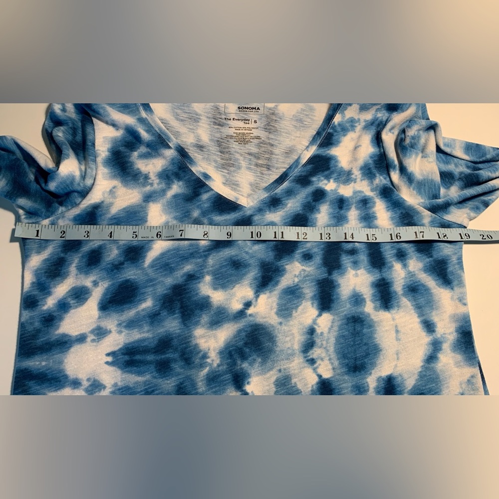Sonoma Goods For Life Everyday Long Sleeve V-Neck Tee Tie-Dyed Look Coral Print - Picture 5 of 7